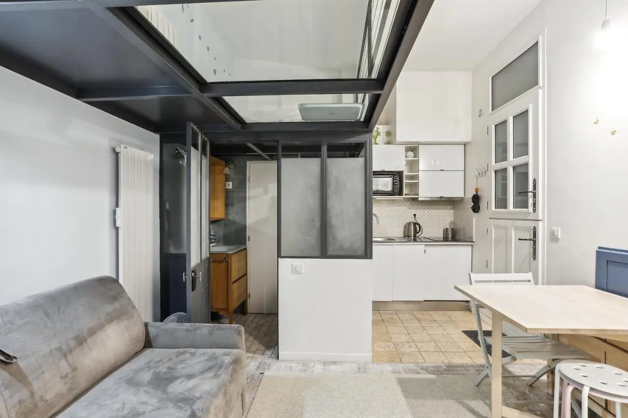 Apartment Atelier D'Artiste 3 Personnes Quartier St Placide By Weekome Paris France